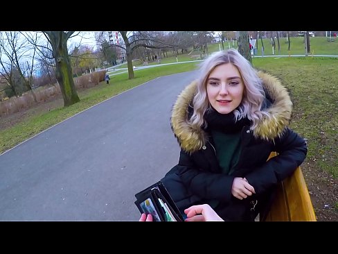 ❤️ Swallows hot cum coigreach airson airgead - blowjob anns a 'phàirc le Eva Elfie ❤️ Pornografach aig gd.porno-filmy.ru ﹏